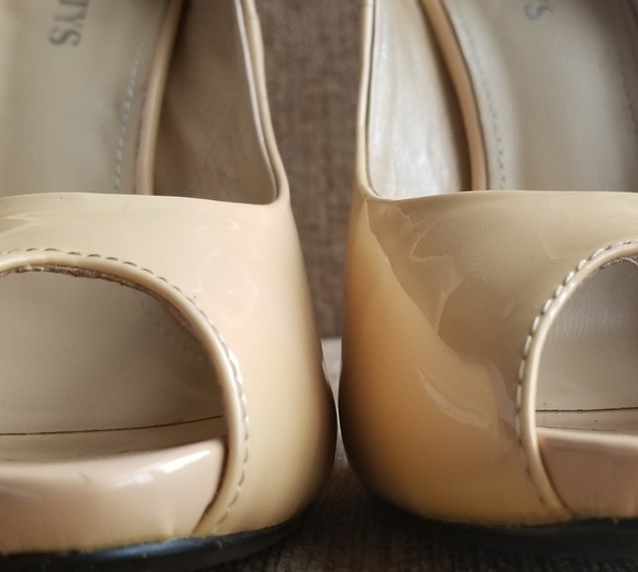 Cream open-toe patent leather stilettos - Picture 3 of 8